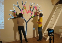 Séquence de transition avec l'arbre en post it.