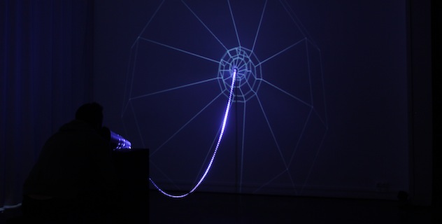 Murmur installation numérique ondes sonores lumineuses en projection sur un mur 